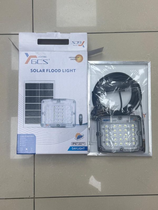 FOCO CON PANEL SOLAR DE 200 W PEQUEÑO